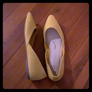NWOT super comfy and cute mustard yellow flats.